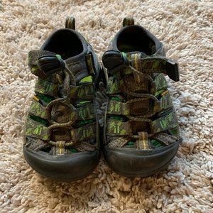 Adorable KEEN Walking Shoes for Toddler Boy - Size 8 US